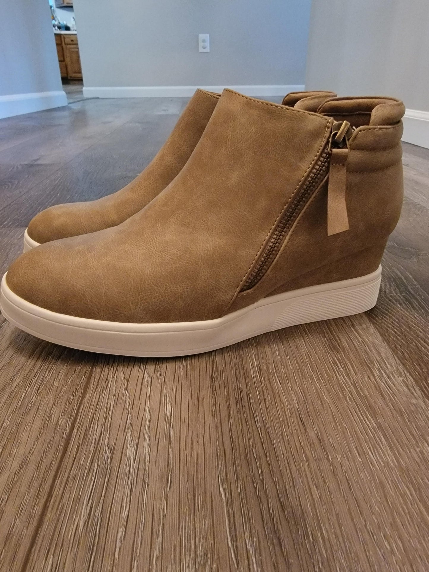 DREAM PAIRS Women’s Platform Wedge Sneakers Ankle Booties